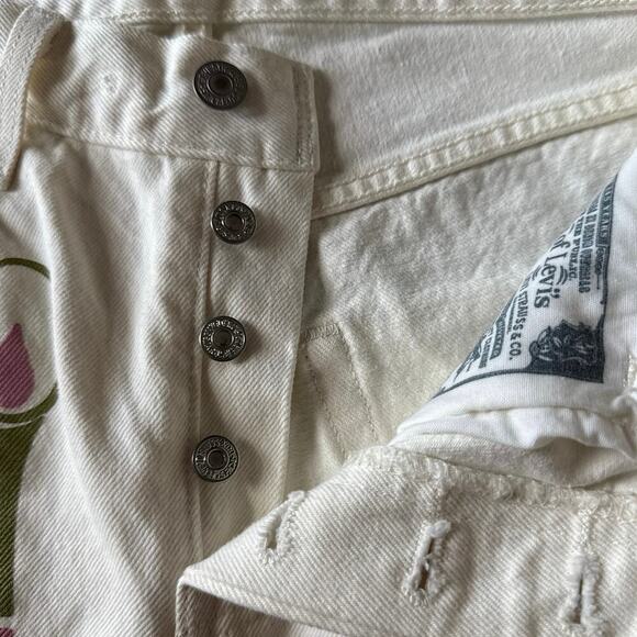 Levi’s 501 90’s Love Trip White Jean Shorts Size 24 Button Fly Raw Hem Mid Rise - Picture 11 of 12